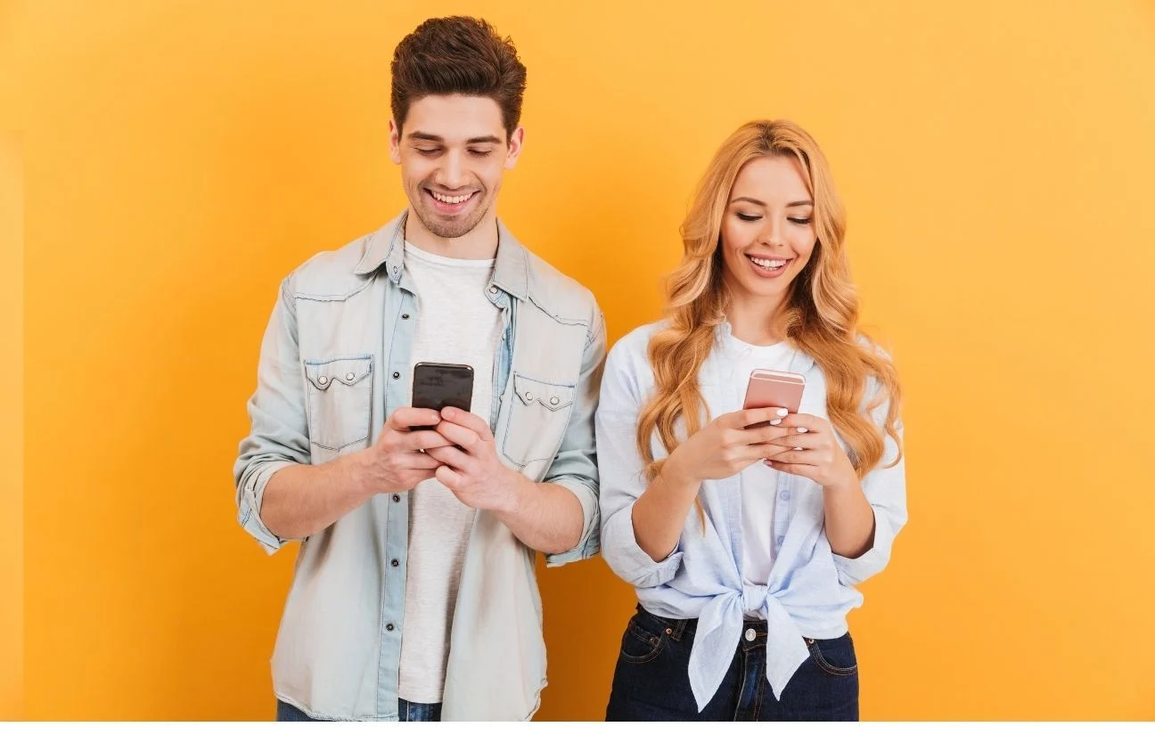 Personne gardant toujours son téléphone à portée de main