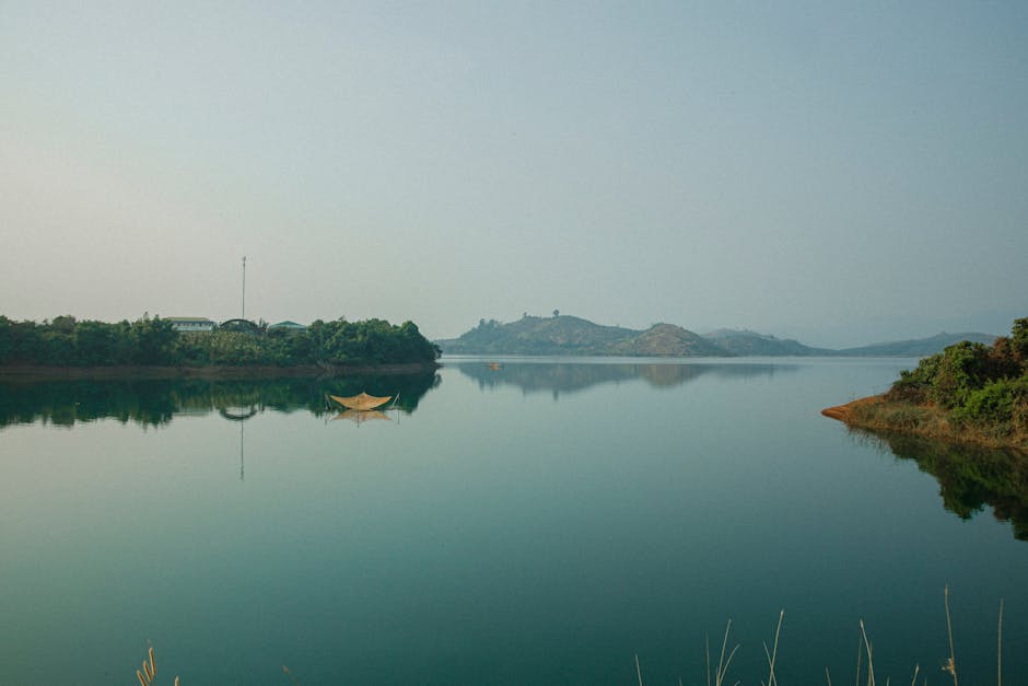 il emporte son téléphone partout dans la maison